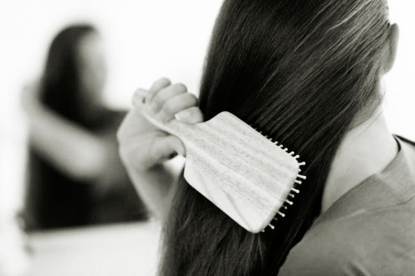 cepillar-pelo-la-maison-del-cabello-1 Recuperemos la costumbre de cepillar el cabello