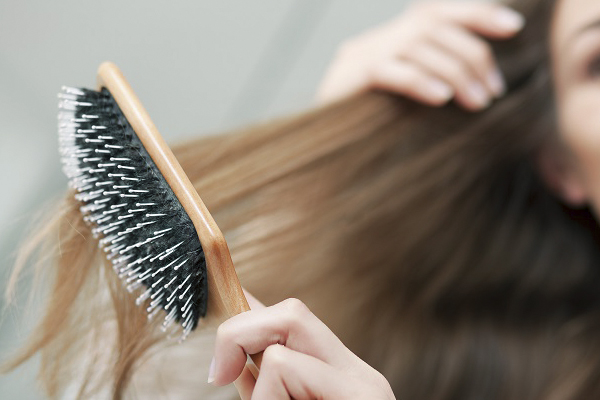 cepillar-pelo-la-maison-del-cabello-3 Recuperemos la costumbre de cepillar el cabello